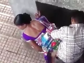 Giovane porno anziane troie ragazza ottiene cornea e si masturba