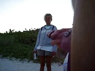 acquisto in un negozio video porno gratis di donne anziane di nudisti